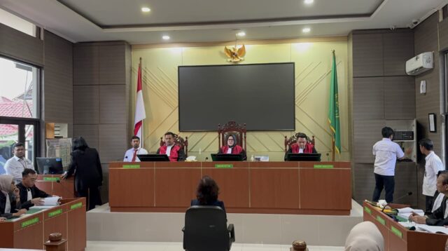 Kusumayati Saat Jalani Sidang di PN Karawang